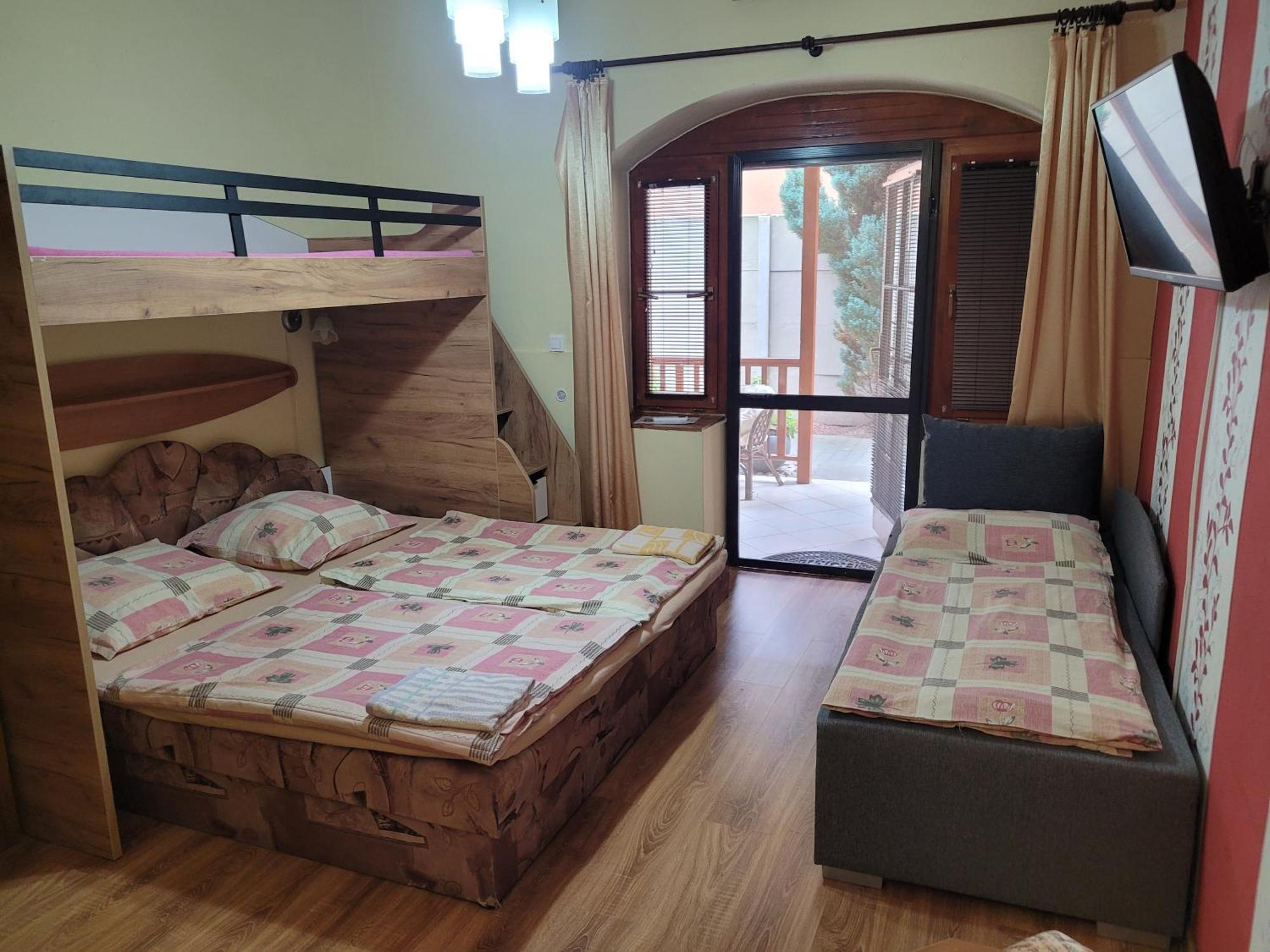 Penzion Korzo Sturovo Ngoại thất bức ảnh