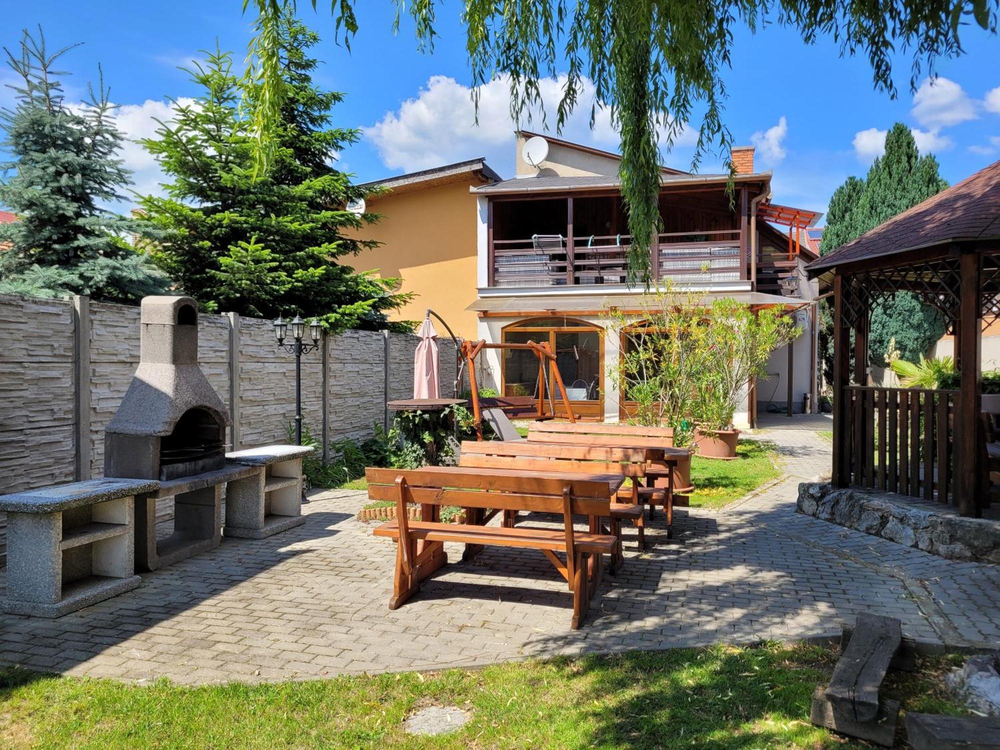 Penzion Korzo Sturovo Ngoại thất bức ảnh