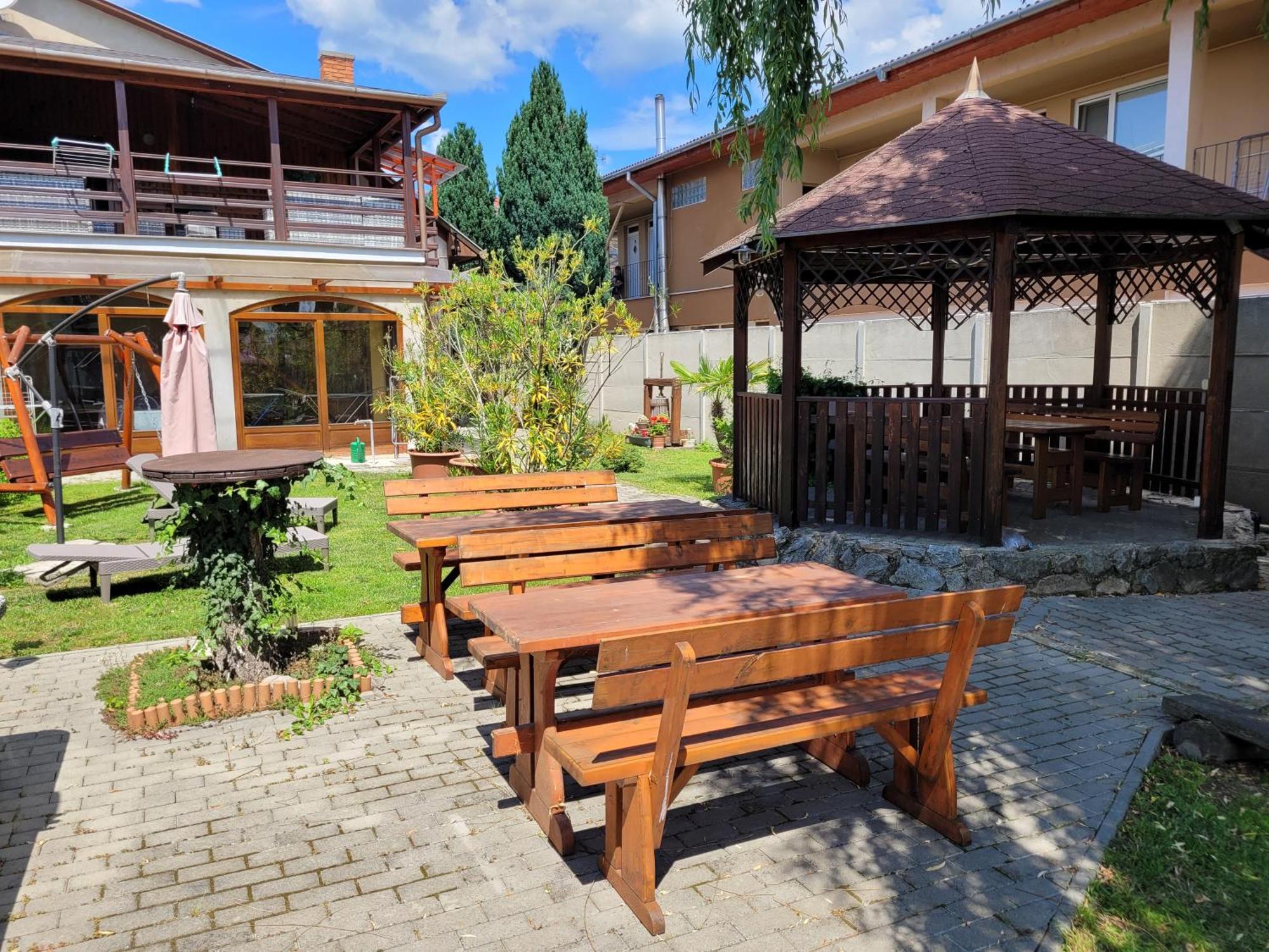 Penzion Korzo Sturovo Ngoại thất bức ảnh